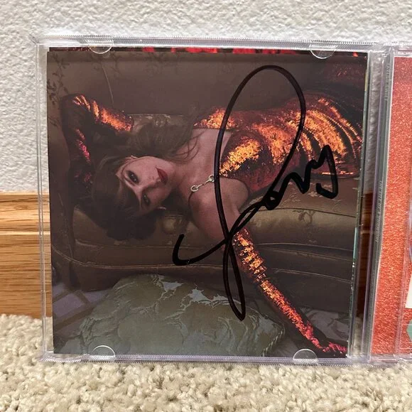 Taylor Swift The Life of a Showgirl Signed CD Hand Signed Photo 2 - Picture 2 of 2